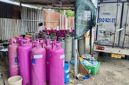 Công an TPHCM đột kích xưởng sang chiết gas lậu quy mô lớn