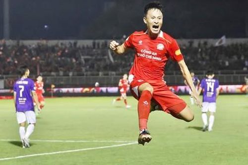 Màn pháo hoa hoành tráng tại lễ khai mạc giải V.League trên SVĐ Thống Nhất