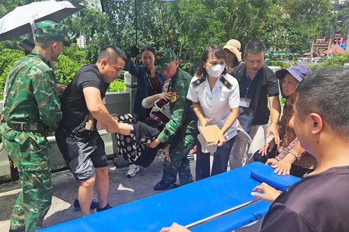 Kịp thời cứu công dân Trung Quốc ngất xỉu tại Cửa khẩu quốc tế Móng Cái