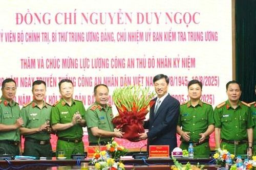 Phát huy truyền thống anh hùng, đoàn kết của lực lượng Công an Thủ đô