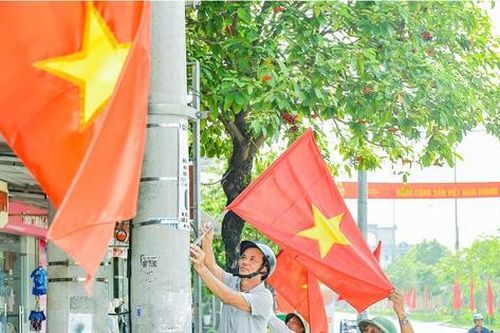 Hà Nội treo cờ Tổ quốc nhân dịp kỷ niệm 80 năm Cách mạng Tháng Tám và Quốc khánh 2-9