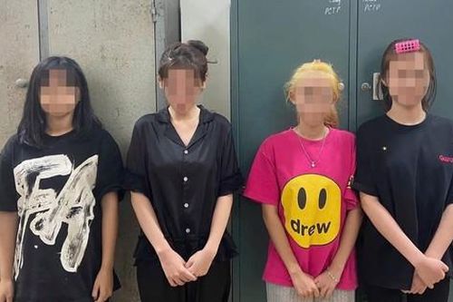 Nhóm nữ sinh 'săn con mồi' trên mạng, dụ ra chỗ vắng để cướp tài sản