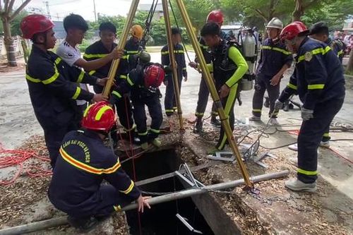 Một công nhân tử vong thương tâm dưới hố ga