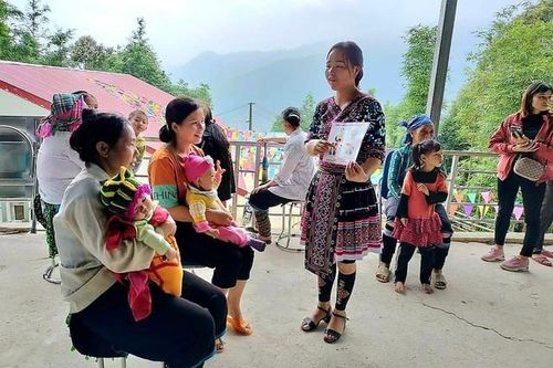 Chung tay hỗ trợ thiết thực giúp phát triển mạng lưới cô đỡ thôn, bản