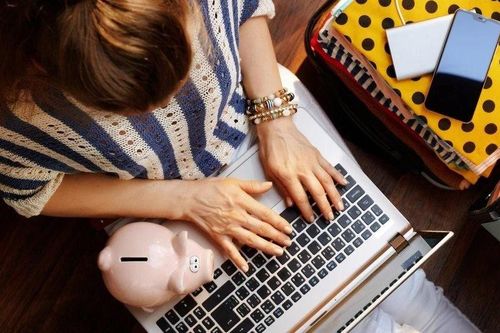 Những thói quen âm thầm 'bào mòn' chiếc ví, khiến cuối tháng nhanh hết tiền