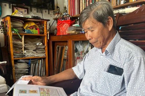 Lão nông miền Tây với bộ sưu tập tem thư độc đáo