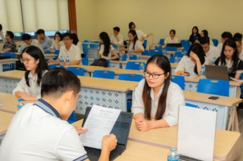 Cầu nối giữa đào tạo và thực tiễn