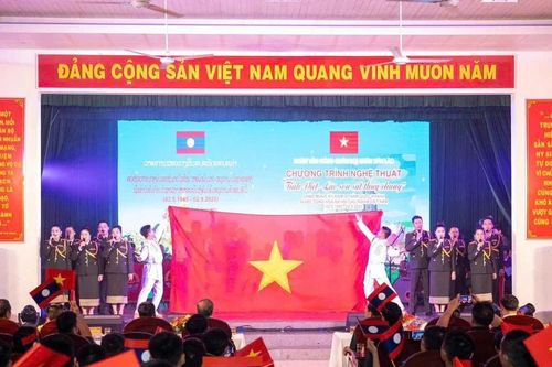 Thắt chặt tình hữu nghị Việt-Lào qua giao lưu nghệ thuật tại Đà Nẵng