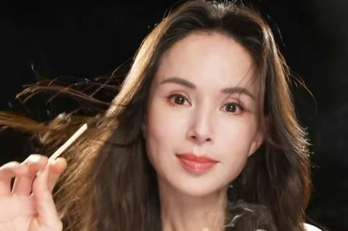 Lý Nhược Đồng đón tuổi 59