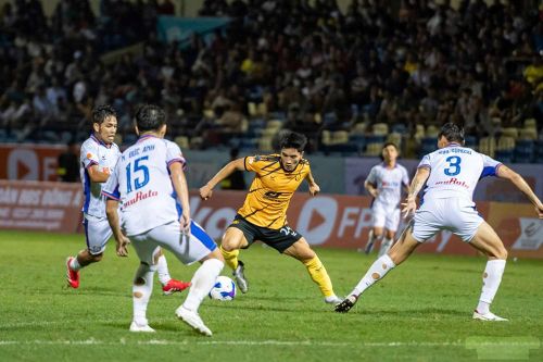 Thanh Hóa hòa Đà Nẵng kịch tính, Bùi Tiến Dũng thành tâm điểm