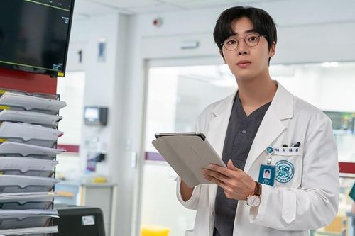 Choo Young Woo: Người trông xe trở thành ngôi sao sáng giá của màn ảnh Hàn Quốc