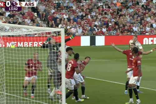 TRANH CÃI: MU đã phải nhận bàn thua oan ức trước Arsenal?