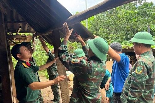 Pú Nhung khẩn trương di dời các hộ dân khỏi khu vực sạt lở