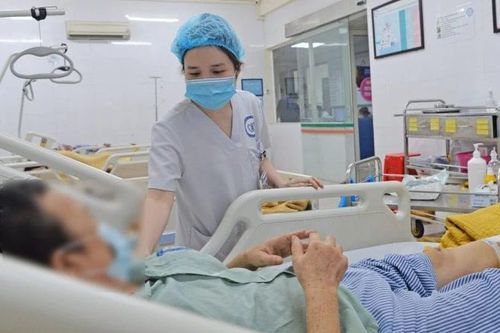 Người đàn ông bị tổn thương thận, xuất huyết não sau khi bỏ thuốc điều trị huyết áp