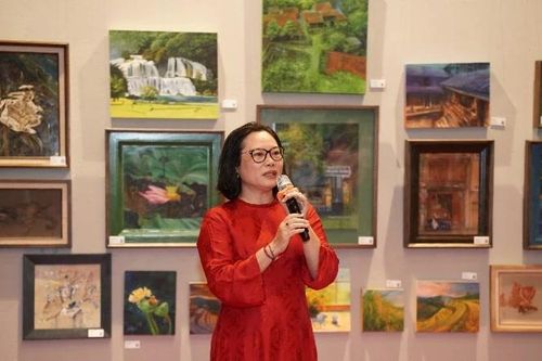 Tôn vinh vẻ đẹp non sông qua triển lãm 'Nước non ngàn dặm'