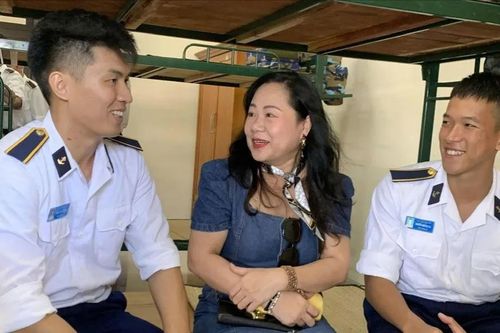 Trại sáng tác 'Lực lượng vũ trang - Chiến tranh cách mạng': Dấu ấn của các nhà văn TPHCM