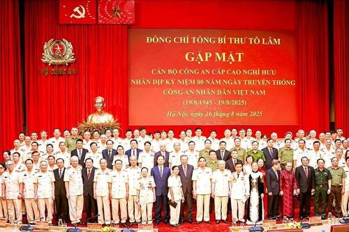 Tiếp tục phát huy phẩm chất 'Công an nhân dân - Vì dân phục vụ'