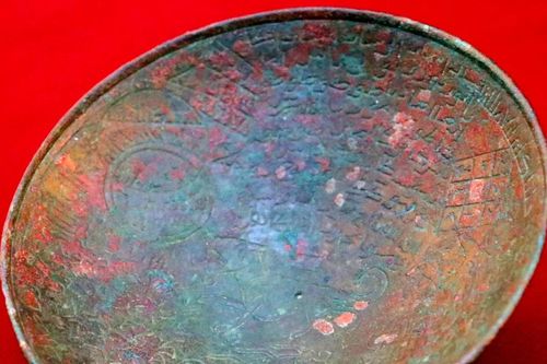 Chiếc bát 'ma thuật' thời trung cổ, được tin sở hữu quyền năng chữa bệnh