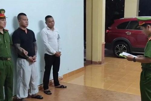 Bắt đối tượng dí súng vào đầu chủ quán bida đe dọa