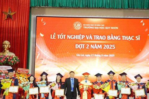 Trường Đại học Quy Nhơn trao bằng tốt nghiệp cho 173 thạc sĩ