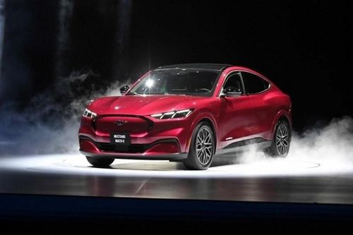 Cận cảnh xe điện Ford Mustang Mach-E vừa ra mắt tại Việt Nam, giá 2,599 tỷ đồng