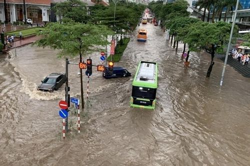Mưa to kéo dài, cảnh báo ngập úng khu vực Hà Nội