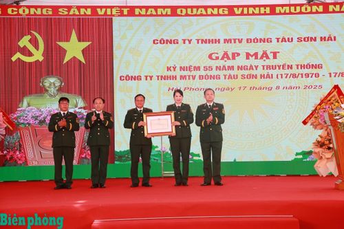 Trung tướng Nguyễn Anh Tuấn dự gặp mặt kỷ niệm 55 năm Ngày Truyền thống Công ty đóng tàu Sơn Hải