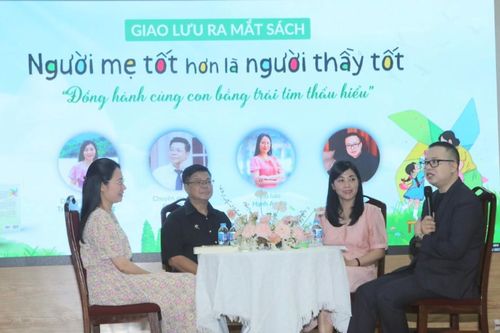 Ra mắt ấn bản 2025 sách 'Người mẹ tốt hơn là người thầy tốt'