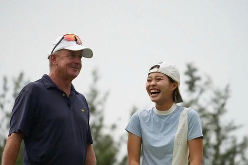 '360 sắc thái biểu cảm' của Lê Chúc An trên sân tập trước thềm Giải Vô địch Golf Quốc gia - Gia Lai 2025