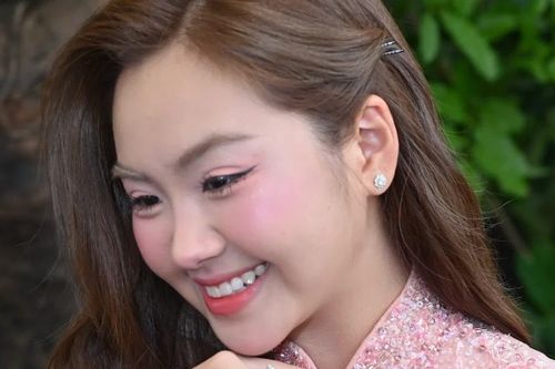'Thần đồng bolero' Khánh An hiện ra sao?