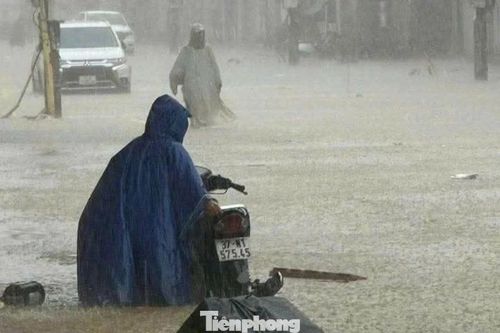 Nhiều tuyến đường ở Nghệ An biến thành sông