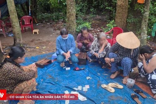 9 con bạc bị bắt quả tang khi đang sát phạt nhau