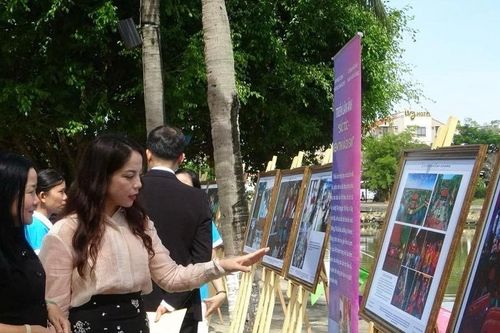Hàng trăm tác phẩm nhiếp ảnh đặc sắc tại triển lãm 'Sắc tộc - Niềm tin và di sản'