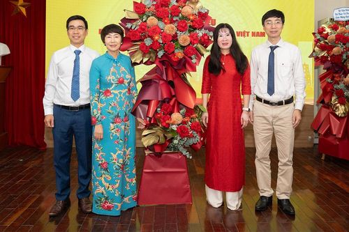 GS.TS Từ Thị Loan được bầu làm Chủ tịch