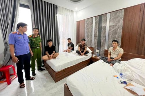 VKSND khu vực 8, TP Đà Nẵng kiểm sát việc bắt quả tang nhóm đối tượng tổ chức sử dụng chất ma túy