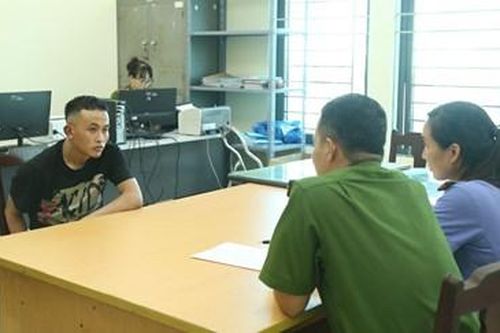 2 kẻ trộm xe máy cố thủ, dùng xăng, hung khí chống trả Công an