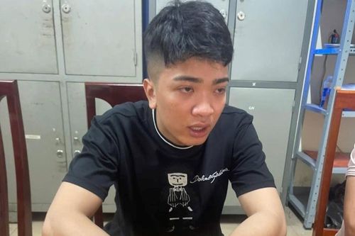 Bắt nhanh đối tượng vào cửa hàng điện thoại cướp tài sản