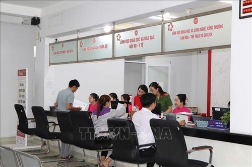 Đưa cán bộ về địa phương: Giải pháp trung gian gỡ nút thắt về thủ tục