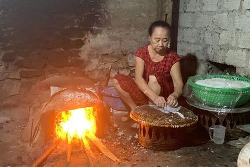 Mưu sinh bên bếp lửa, giữ hồn quê qua nghề làm bánh mướt ở Sơn Tiến