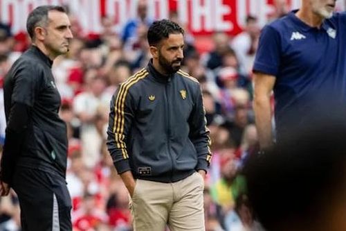 HLV Amorim cho rằng sự căng thẳng của CĐV Man Utd đã ảnh hưởng đến cầu thủ