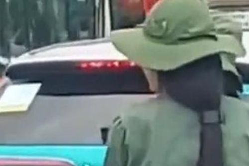 Xử lý nhóm học sinh điều khiển xe máy có một số hành động gây phản cảm