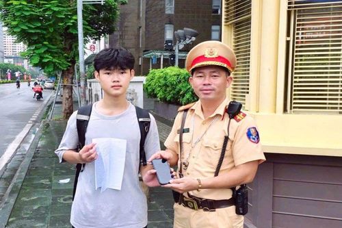 Nam sinh cấp 3 đánh rơi iPhone15 và cái kết đầy ngọt ngào