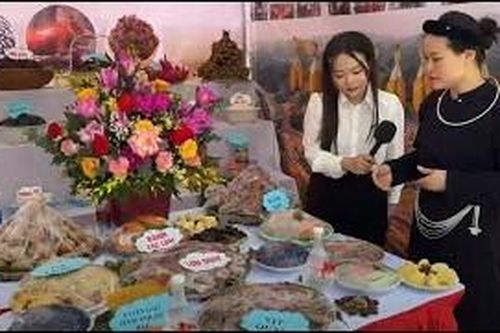 Trưng bày ẩm thực - Hội trại kỷ niệm 115 năm Ngày sinh đồng chí Lương Văn Tri