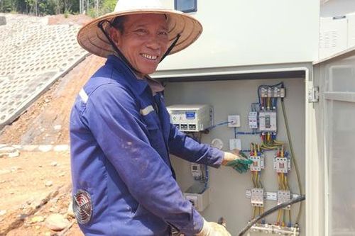 Nỗ lực trước ngày thông xe cao tốc Vũng Áng - Bùng