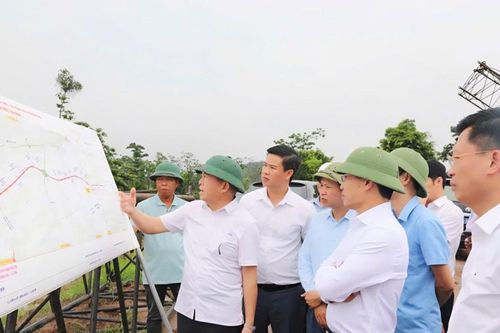 Quảng Ninh tăng tốc các lĩnh vực động lực, tạo đà hoàn thành mục tiêu tăng trưởng cả nămLấy đầu tư công làm trụ cột dẫn dắt