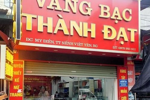 Nghe vợ tri hô, chủ tiệm vàng tóm gọn tên cướp có dao nhưng lại thả ra vì lý do bất ngờ