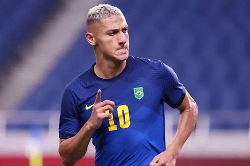 Richarlison tỏa sáng giúp Tottenham hủy diệt Burnley