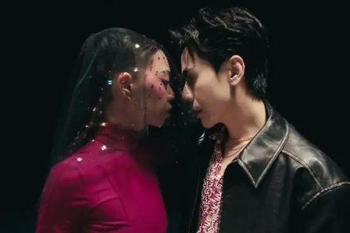 Quang Hùng MasterD xuất hiện đầy bí ẩn trong MV mới