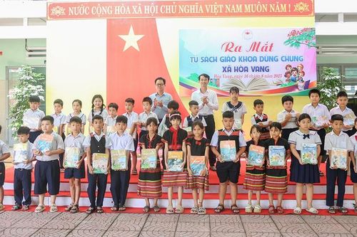 Tủ sách giáo khoa dùng chung - 'cứu cánh' cho học sinh tại Hòa Vang (Đà Nẵng)