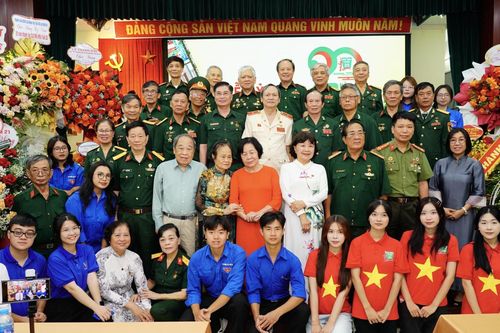 'Mãi mãi tuổi 20' – Khi ký ức hóa thành ánh sáng soi đường